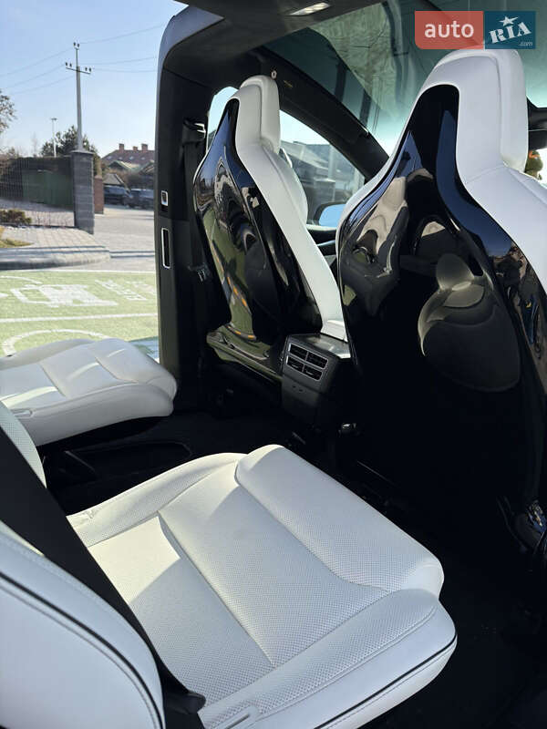 Позашляховик / Кросовер Tesla Model X 2016 в Івано-Франківську