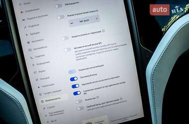 Позашляховик / Кросовер Tesla Model X 2019 в 