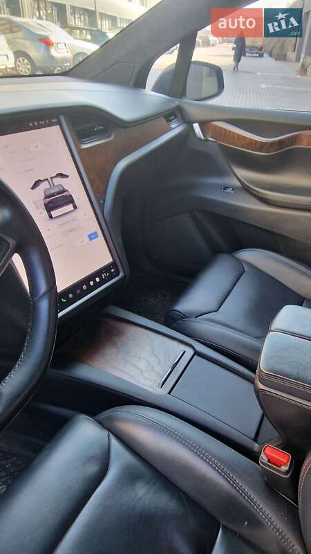Позашляховик / Кросовер Tesla Model X 2018 в Івано-Франківську