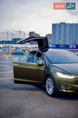 Позашляховик / Кросовер Tesla Model X 2020 в 