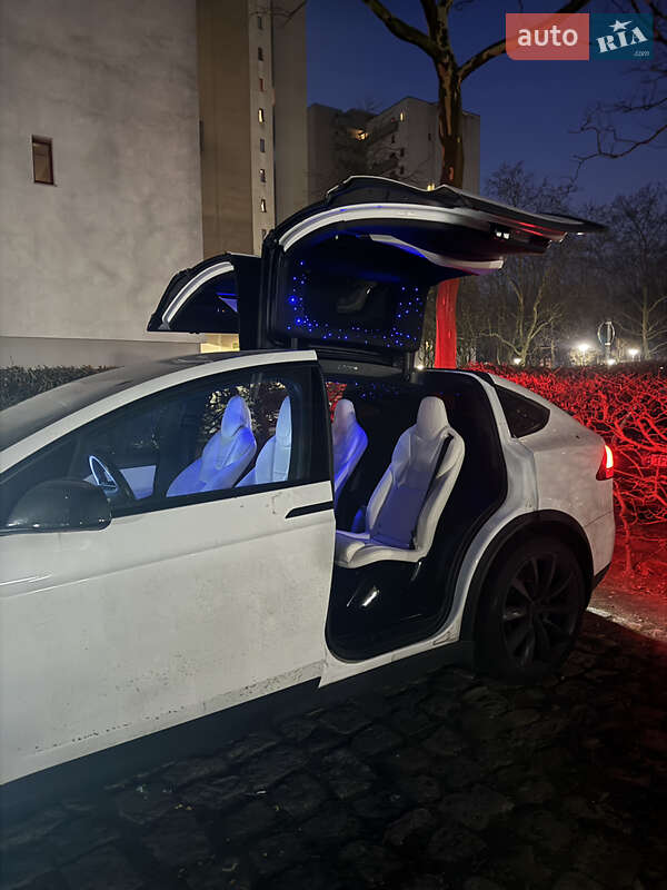 Внедорожник / Кроссовер Tesla Model X 2016 в Киеве