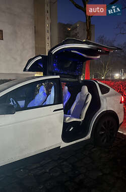 Внедорожник / Кроссовер Tesla Model X 2016 в 