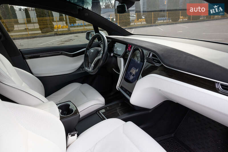 Внедорожник / Кроссовер Tesla Model X 2016 в Александрие