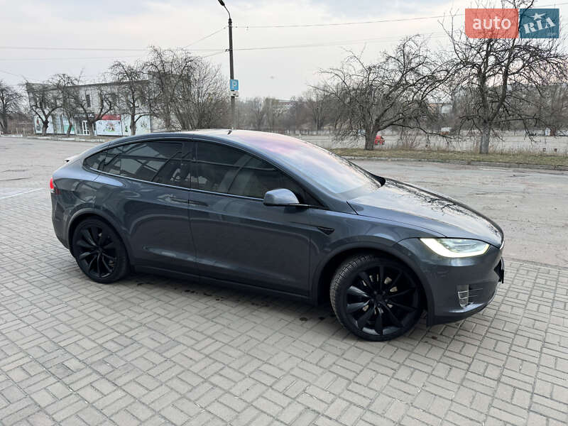 Позашляховик / Кросовер Tesla Model X 2019 в Чернігові