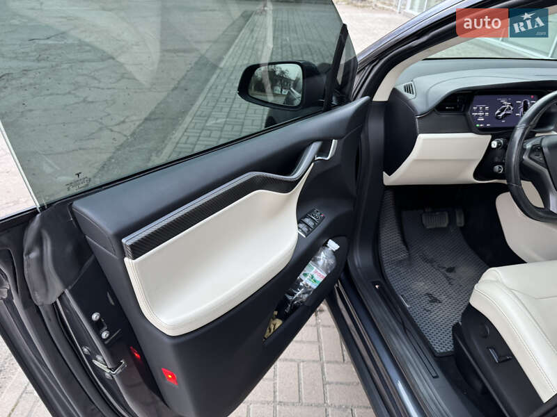 Позашляховик / Кросовер Tesla Model X 2019 в Чернігові