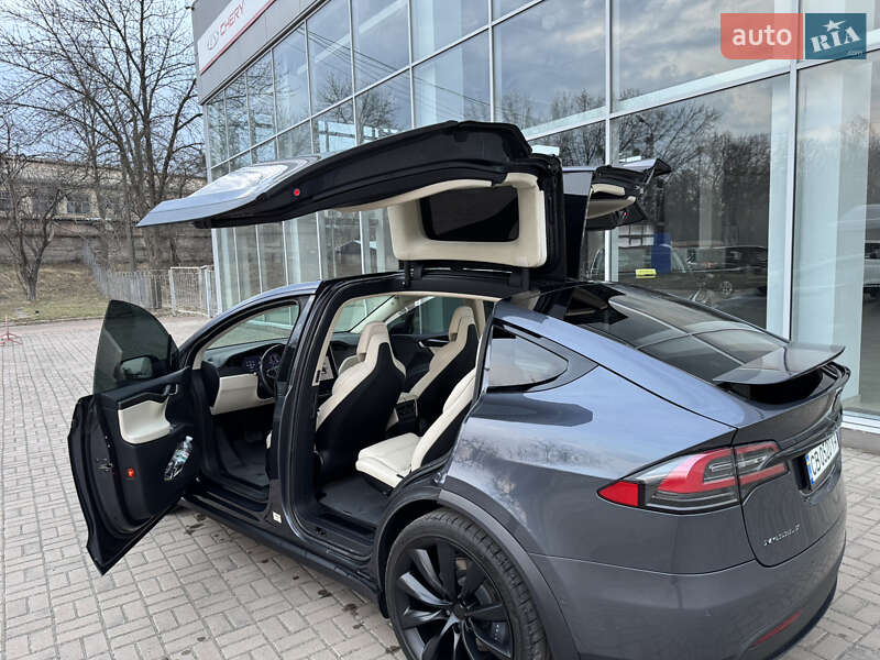 Позашляховик / Кросовер Tesla Model X 2019 в Чернігові