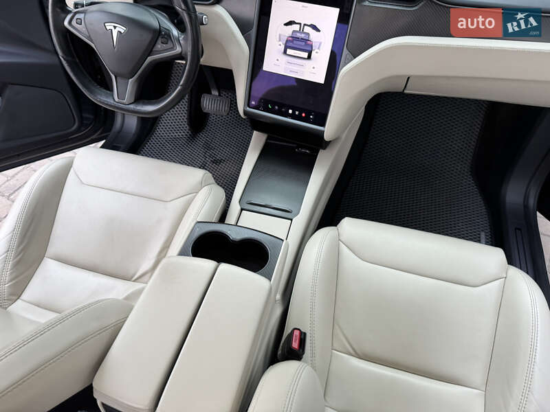 Позашляховик / Кросовер Tesla Model X 2019 в Чернігові