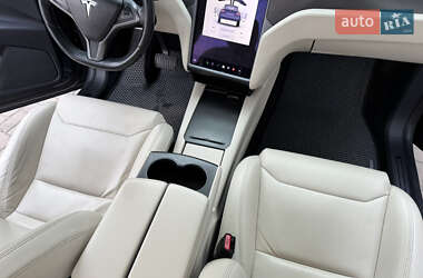 Позашляховик / Кросовер Tesla Model X 2019 в 