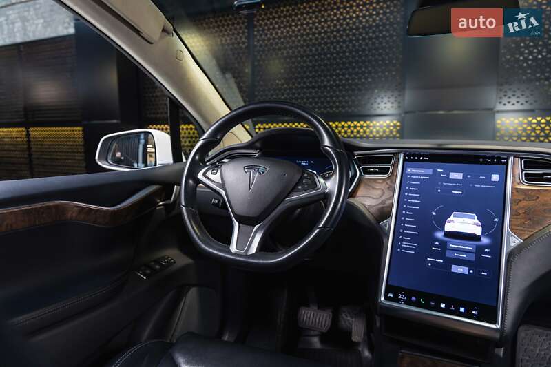 Позашляховик / Кросовер Tesla Model X 2017 в Луцьку