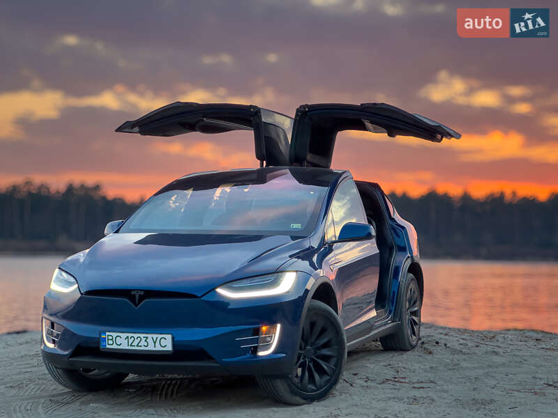 Позашляховик / Кросовер Tesla Model X 2016 в 
