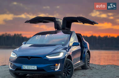 Позашляховик / Кросовер Tesla Model X 2016 в 