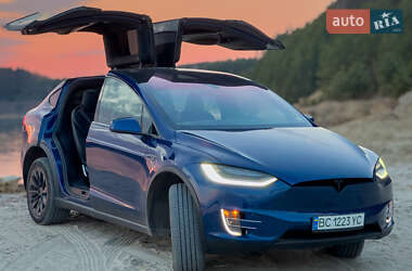 Позашляховик / Кросовер Tesla Model X 2016 в 