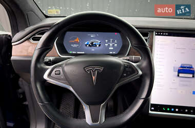 Позашляховик / Кросовер Tesla Model X 2016 в 