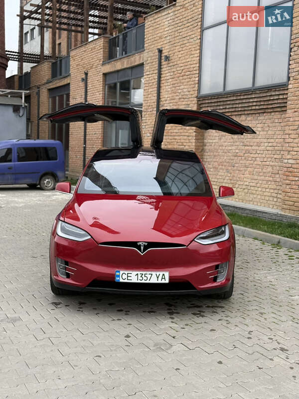 Позашляховик / Кросовер Tesla Model X 2016 в Чернівцях