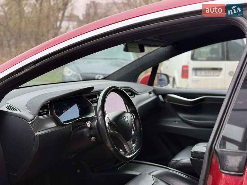 Позашляховик / Кросовер Tesla Model X 2016 в Чернівцях