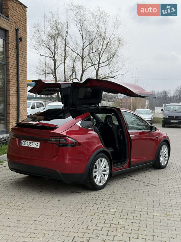 Позашляховик / Кросовер Tesla Model X 2016 в Чернівцях
