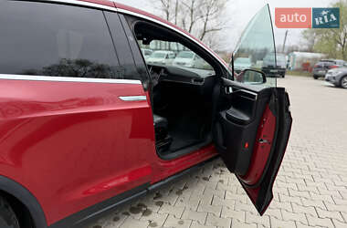 Позашляховик / Кросовер Tesla Model X 2016 в 