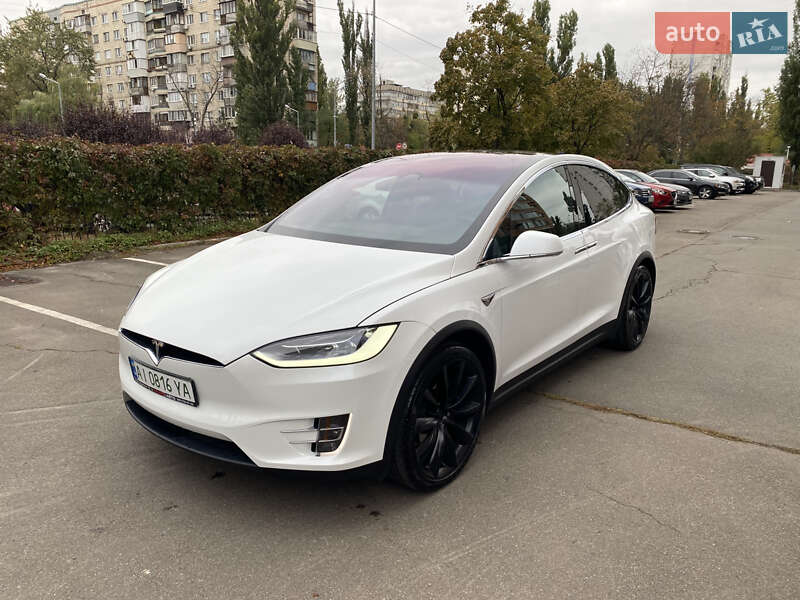Tesla Model X 2020