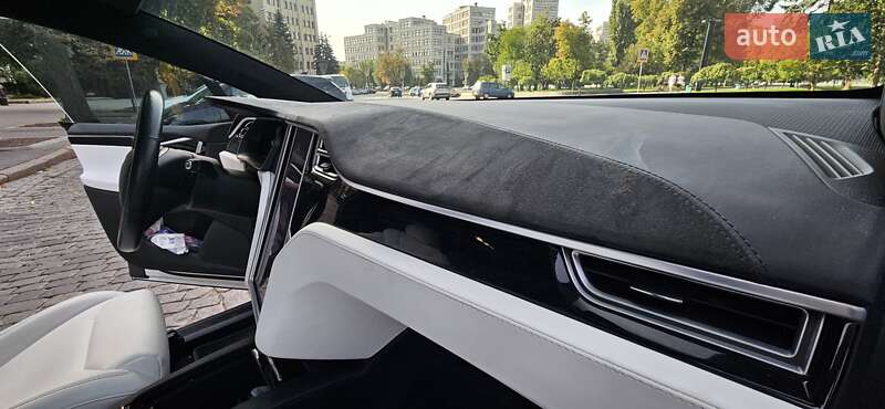 Позашляховик / Кросовер Tesla Model X 2017 в Харкові