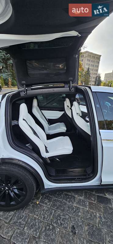 Позашляховик / Кросовер Tesla Model X 2017 в Харкові