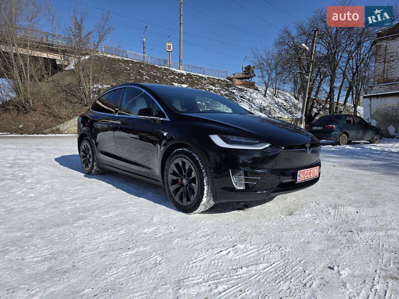 Позашляховик / Кросовер Tesla Model X 2019 в 