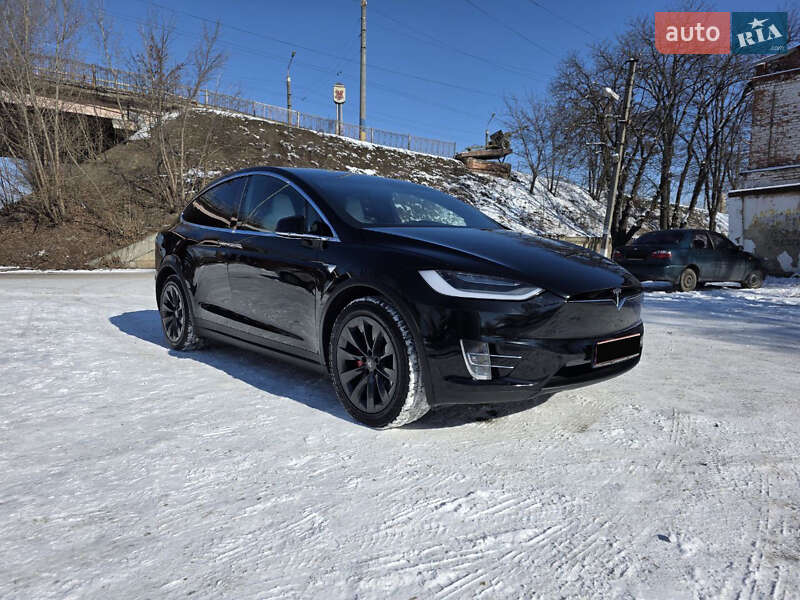 Tesla Model X 2019