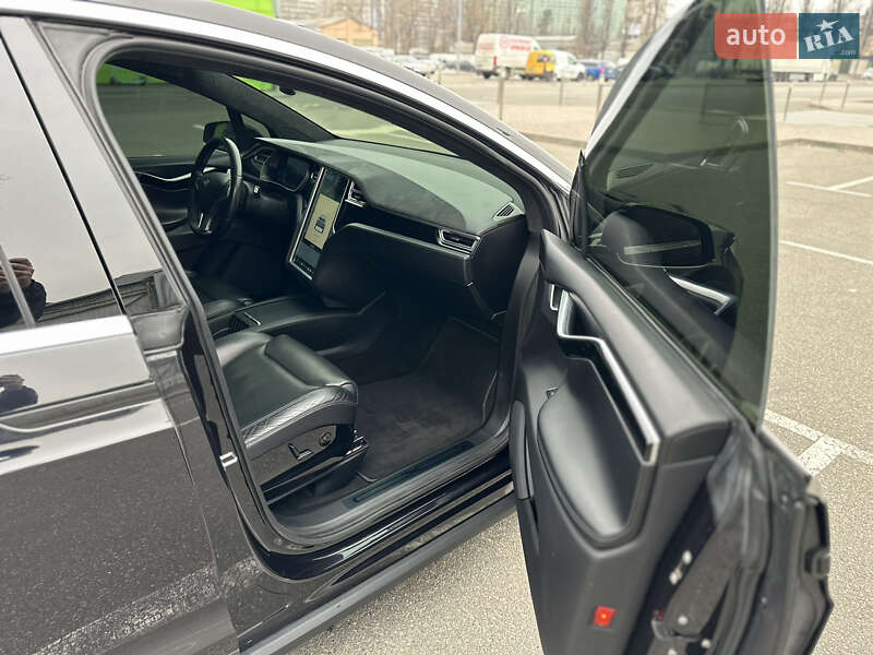 Позашляховик / Кросовер Tesla Model X 2015 в Києві