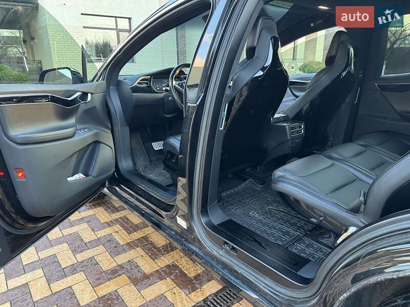 Позашляховик / Кросовер Tesla Model X 2017 в Києві