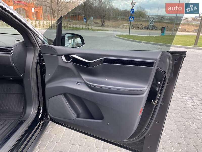 Позашляховик / Кросовер Tesla Model X 2017 в Києві