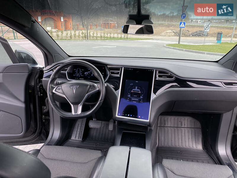 Позашляховик / Кросовер Tesla Model X 2017 в Києві