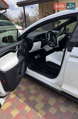 Внедорожник / Кроссовер Tesla Model X 2017 в 