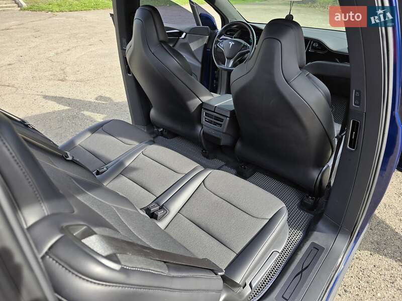 Позашляховик / Кросовер Tesla Model X 2018 в Калуші