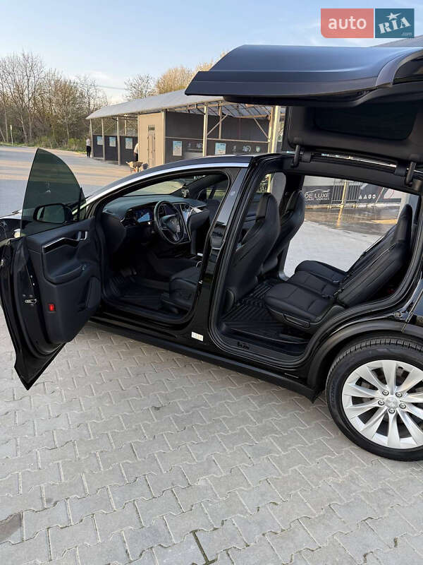 Позашляховик / Кросовер Tesla Model X 2019 в Львові