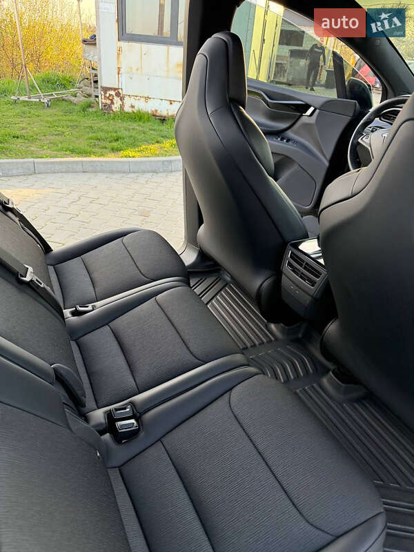 Позашляховик / Кросовер Tesla Model X 2019 в Львові