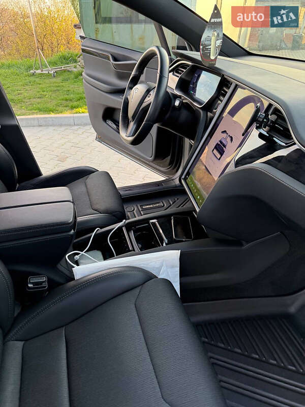 Позашляховик / Кросовер Tesla Model X 2019 в Львові