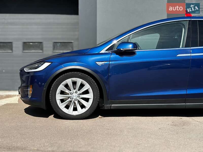 Позашляховик / Кросовер Tesla Model X 2016 в Києві