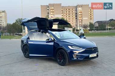 Позашляховик / Кросовер Tesla Model X 2017 в 