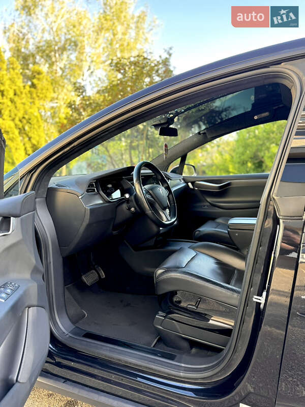 Позашляховик / Кросовер Tesla Model X 2016 в Києві