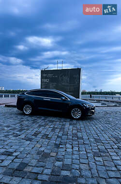 Позашляховик / Кросовер Tesla Model X 2017 в 