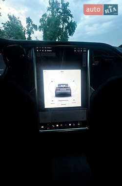 Позашляховик / Кросовер Tesla Model X 2017 в 