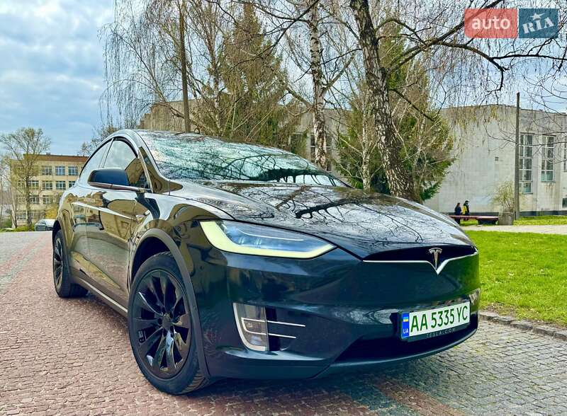 Tesla Model X 2019