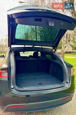 Позашляховик / Кросовер Tesla Model X 2019 в 