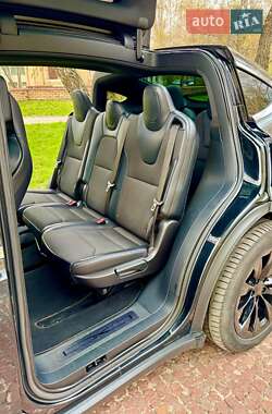 Позашляховик / Кросовер Tesla Model X 2019 в 