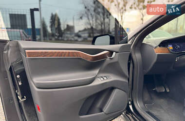 Позашляховик / Кросовер Tesla Model X 2017 в 
