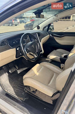 Позашляховик / Кросовер Tesla Model X 2016 в 