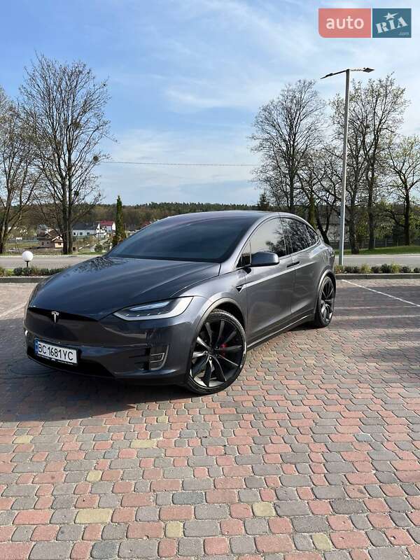 Позашляховик / Кросовер Tesla Model X 2016 в Новояворівську
