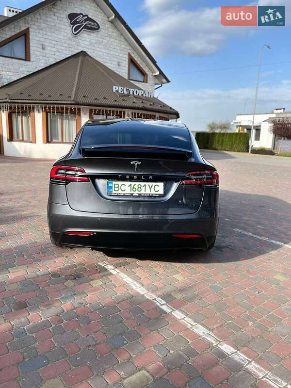 Позашляховик / Кросовер Tesla Model X 2016 в Новояворівську