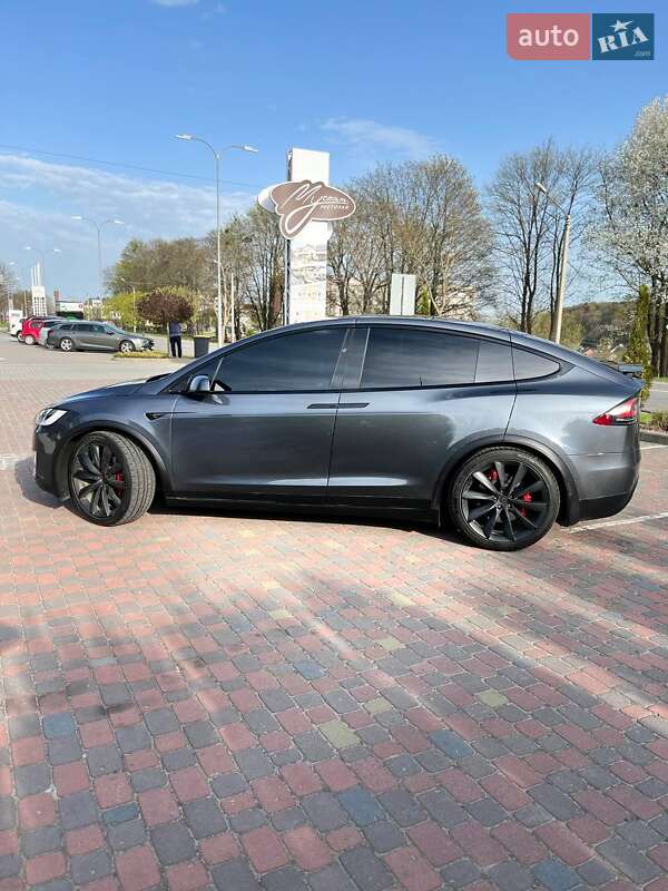 Позашляховик / Кросовер Tesla Model X 2016 в Новояворівську