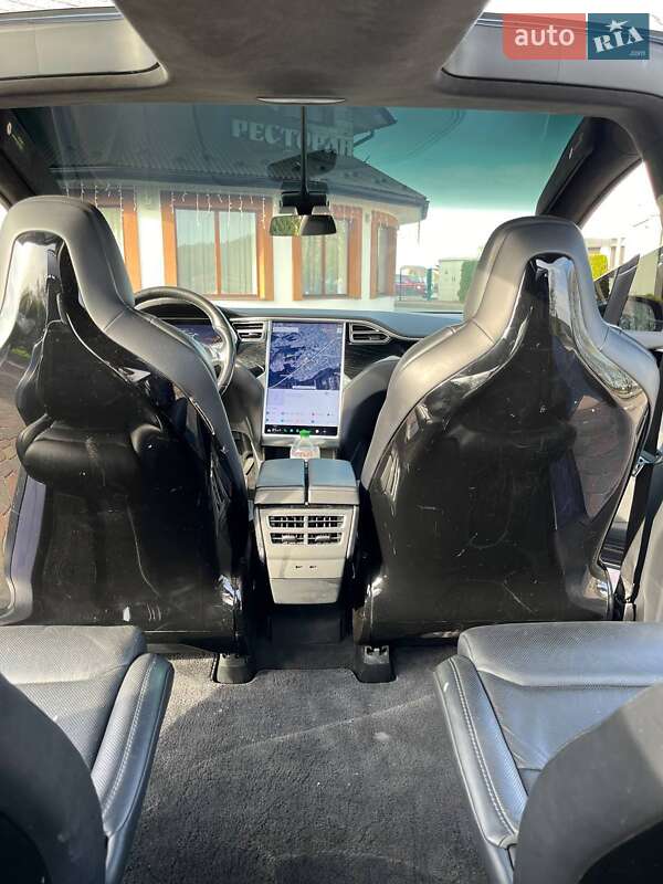 Позашляховик / Кросовер Tesla Model X 2016 в Новояворівську