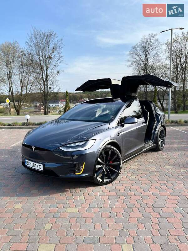 Позашляховик / Кросовер Tesla Model X 2016 в Новояворівську